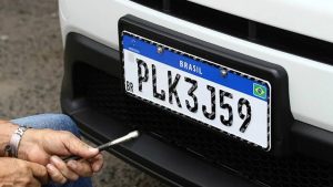 Placas com padrão do Mercosul entram em vigor em todo o país