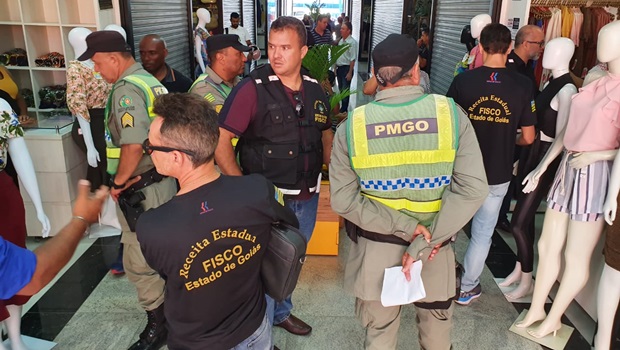 Operação na 44 identifica fraudes com máquina de cartão e irregularidades fiscais