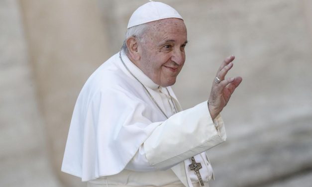 Papa Francisco deixa mensagem em defesa das mulheres