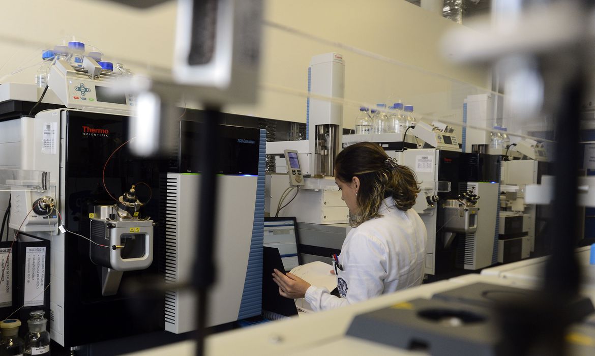 Capes anuncia novas regras para bolsas de pós-graduação Capes anuncia novas regras para bolsas de pós-graduação