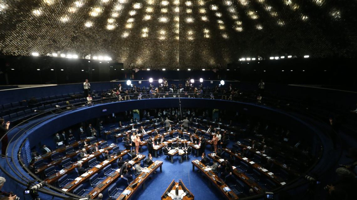 Senado aprova lei com medidas de contenção do coronavírus no Brasil