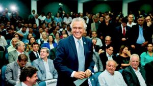 Governador assina intenção de vinda de 43 empresas ao Estado