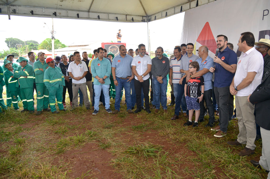 Mutirão leva serviços de infraestrutura na região da Vila Maria, em Aparecida de Goiânia