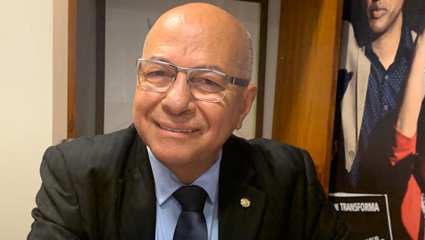 Professor Alcides nega disputa pela prefeitura de Aparecida e reforça apoio a Gustavo Mendanha
