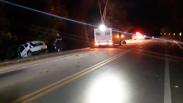 Número de mortos em acidentes durante feriado de carnaval chega a seis Número de mortos em acidentes durante feriado de carnaval chega a seis