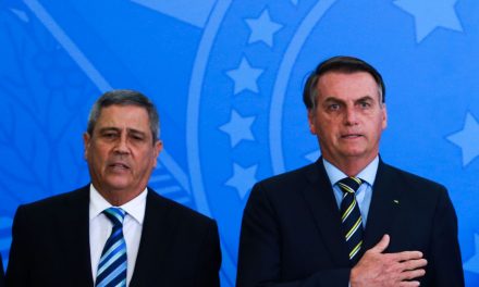 Bolsonaro dá posse a Braga Netto na Casa Civil