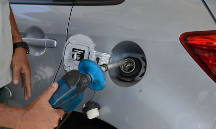 Em um ano, gasolina subiu 43,06% no País