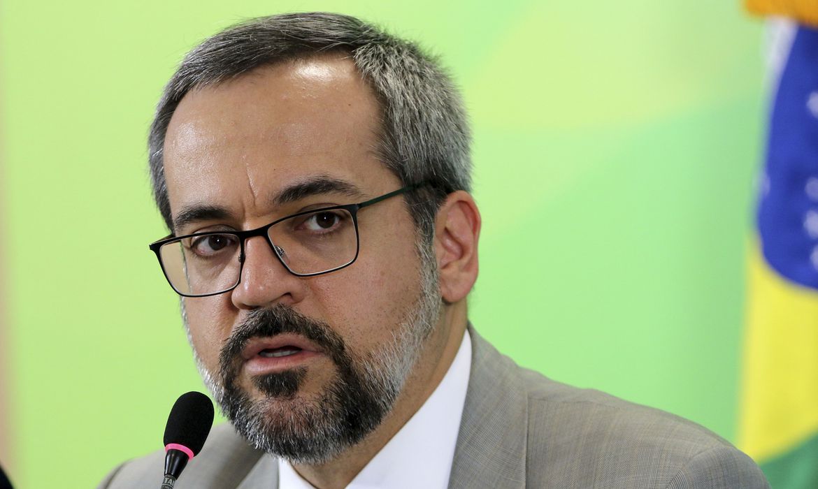 Weintraub divulga escolas cívico-militares para 2020 Weintraub divulga escolas cívico-militares para 2020