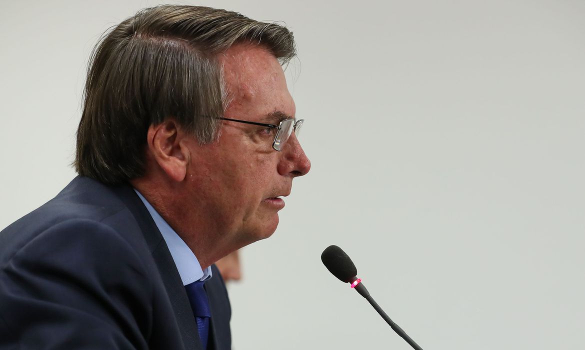 Bolsonaro: governo não vai interferir para controlar preço do petróleo Bolsonaro: governo não vai interferir para controlar preço do petróleo