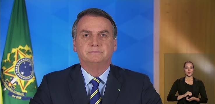 Bolsonaro muda tom ao falar na TV e evita críticas ao isolamento