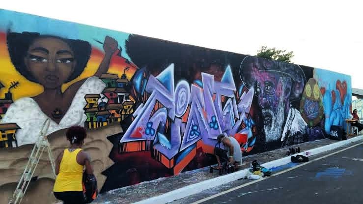 Sesc em Cores: artistas de rua grafitam muro de 75 metros de largura na 1ª edição do evento