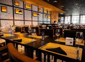 Funcionários de bares e restaurantes que forem fechados por quarentena vão ficar sem salário