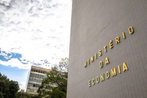 Ministério reduz previsão de crescimento da economia para 2,1%