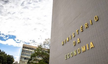 Ministério reduz previsão de crescimento da economia para 2,1%