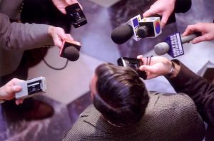 Governo reedita cartilha sobre proteção de jornalistas e comunicadores