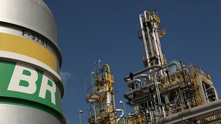 Preço da gasolina nas refinarias cai 9,5% e do diesel, 6,5%
