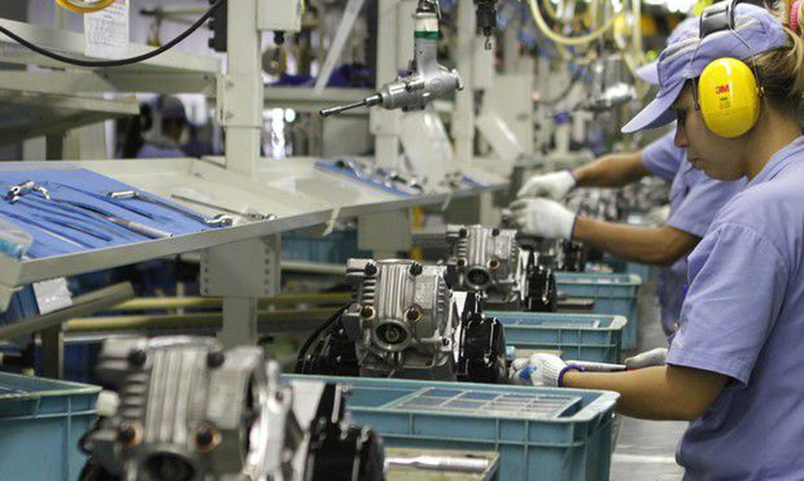 Produção industrial tem leve recuperação em janeiro