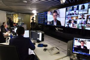 Dólar volta a encostar em R$ 5,20 com extensão de isolamento nos EUA