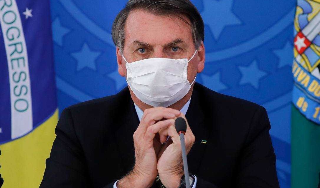 Bolsonaro diz que pode já ter sido infectado pelo coronavírus e menciona possível novo teste