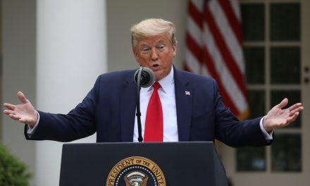 Trump anuncia que vai suspender verba dos EUA para OMS