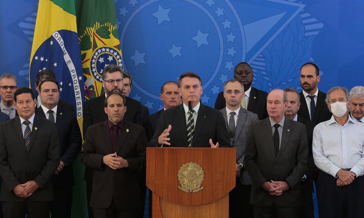 Bolsonaro diz que não houve intervenção política na Polícia Federal Bolsonaro diz que não houve intervenção política na Polícia Federal