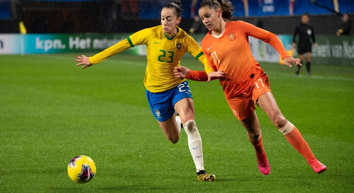 FIFPro diz que coronavírus ameaça crescimento do futebol feminino