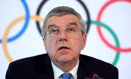 Olimpíada pode ser cancelada se pandemia não for controlada, diz Bach