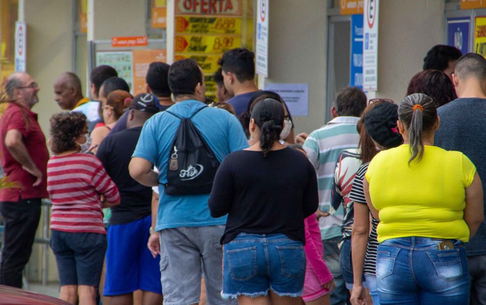 Dados de localização de celulares mostram redução no isolamento social no Brasil Dados de localização de celulares mostram redução no isolamento social no Brasil