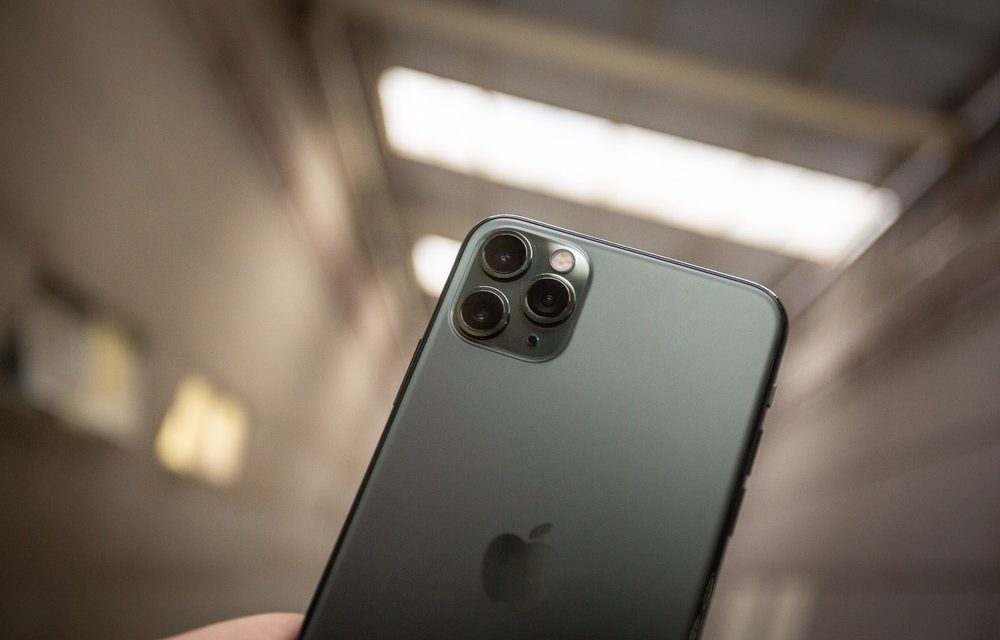 Apple adiará produção em massa do novo iPhone em um mês