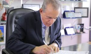 Iris Rezende suspende mais de 3 mil temporários e corta horas extras