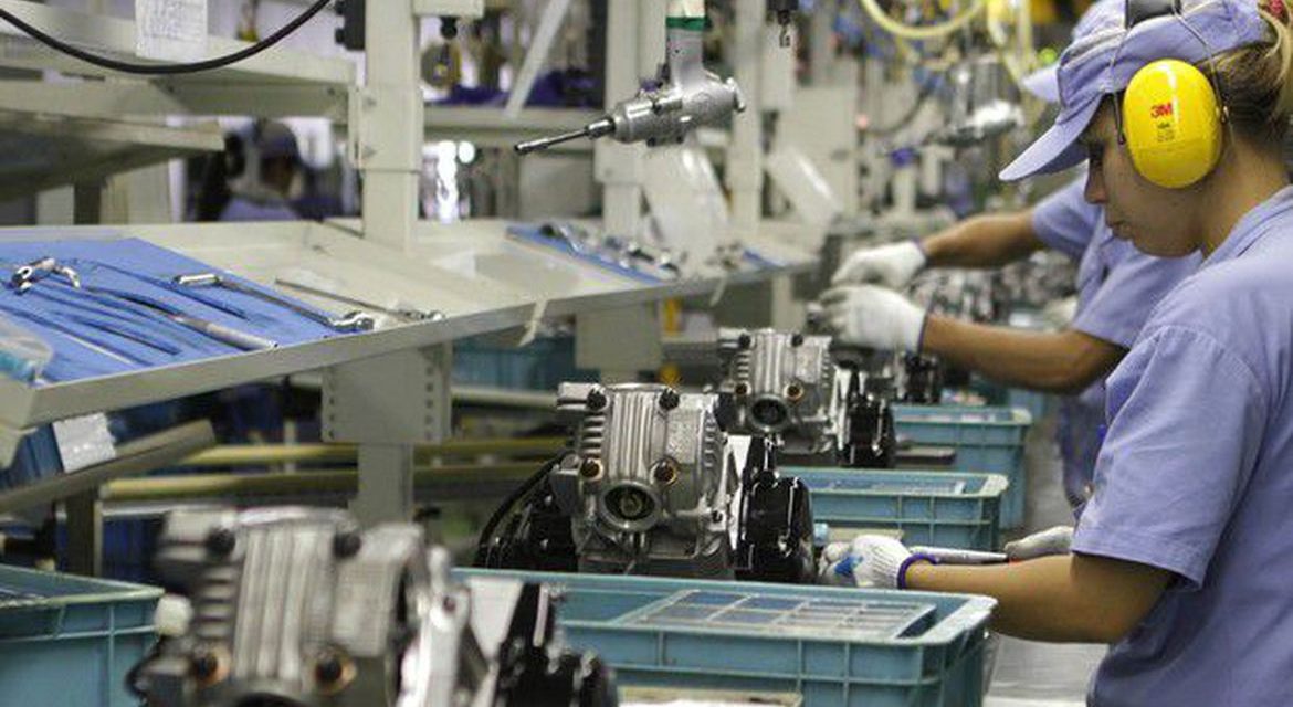 Produção industrial cresce 0,5% de janeiro para fevereiro