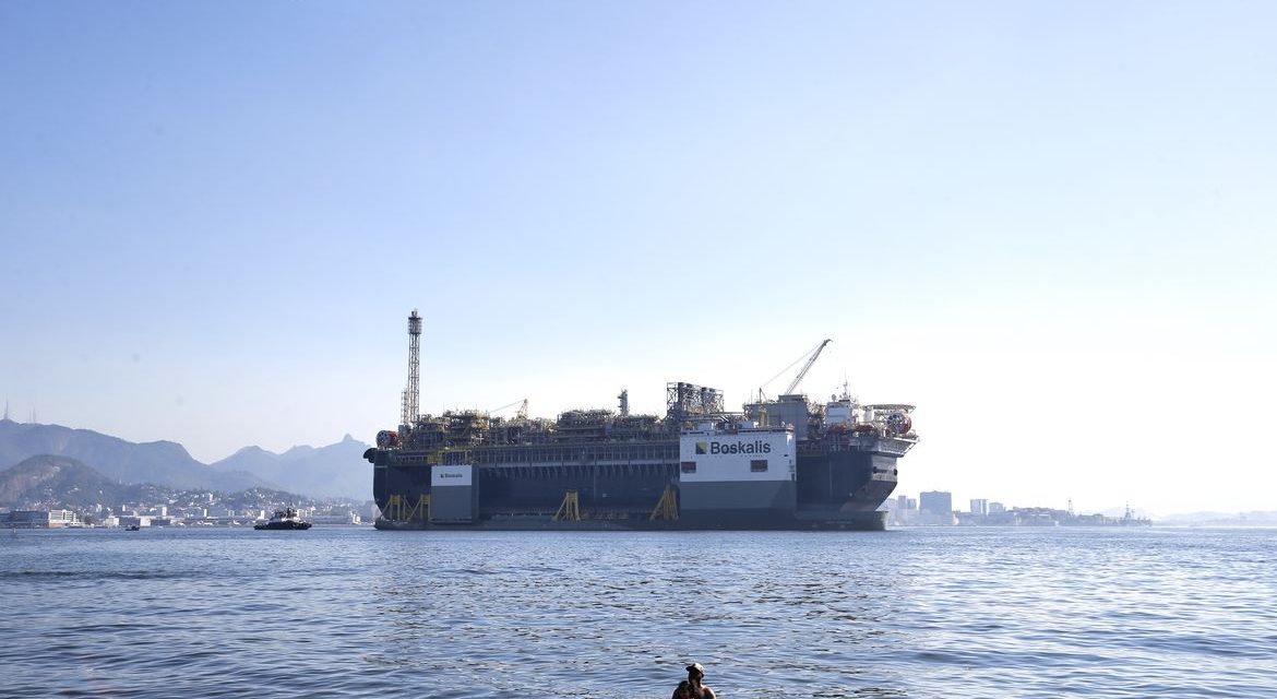 Petrobras anuncia descoberta de nova camada de óleo no pré-sal