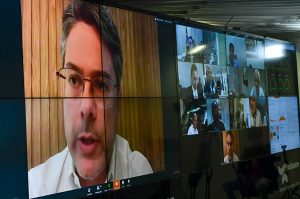 Projeto que cria a Lei das Fake News pode ser votado nesta terça