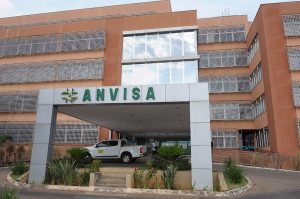 Sancionada lei que agiliza importação de medicamentos contra covid-19