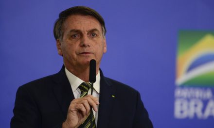 Covid-19: Bolsonaro testa positivo pela 3.ª vez
