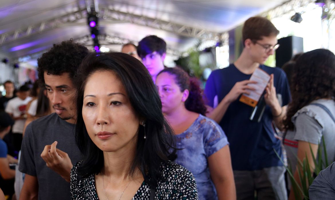 Governador sanciona lei que destina R$ 351 milhões aos Hospitais de Campanha de Goiás