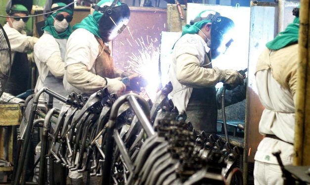 Produção industrial cai 9,1% em março, diz IBGE