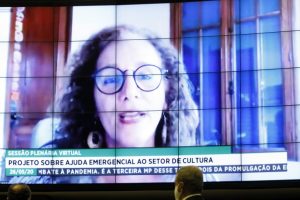 Câmara aprova R$ 3 bilhões de ajuda emergencial para cultura durante pandemia