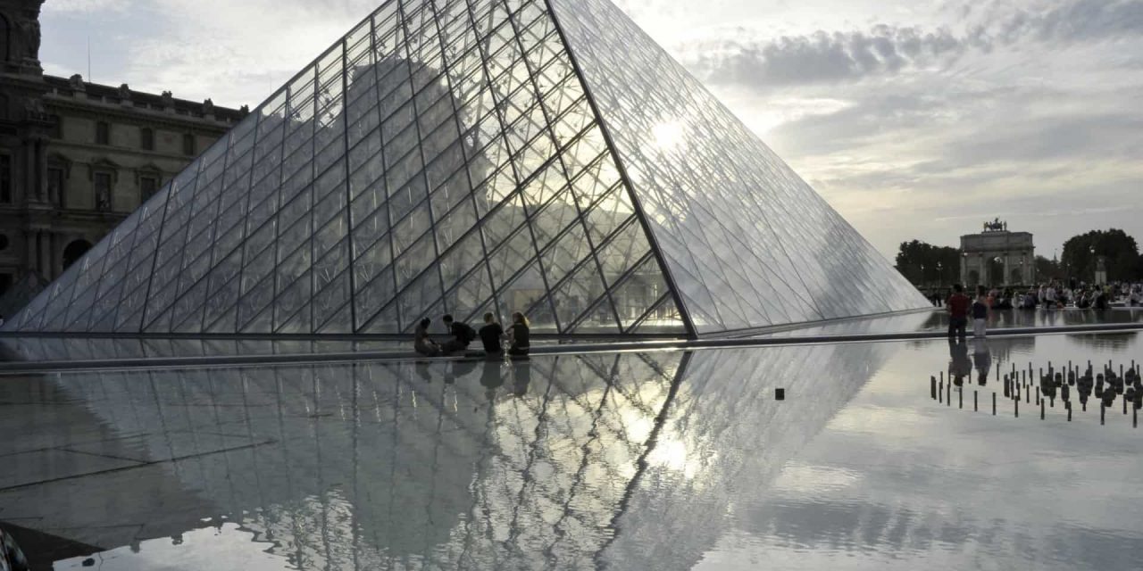 Louvre, Torre Eiffel e Versailles vão continuar fechados aos turistas