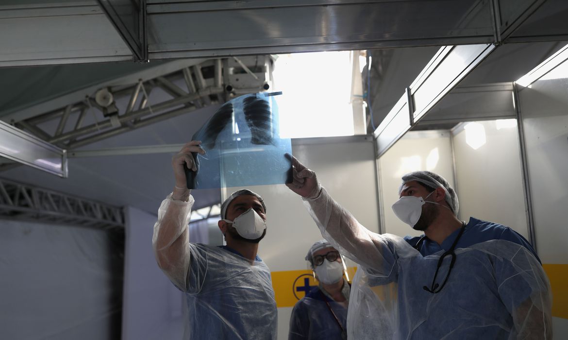 Governo concede registro para cubanos reintegrarem o Mais Médicos Governo concede registro para cubanos reintegrarem o Mais Médicos