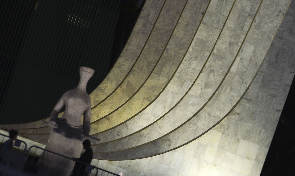 Ministro do STF retira sigilo de vídeo de reunião ministerial Ministro do STF retira sigilo de vídeo de reunião ministerial