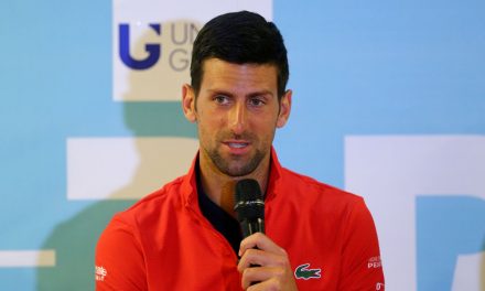 Após promover torneio, Djokovic testa positivo para covid-19