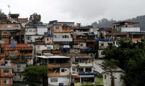 Mais da metade das pessoas nas favelas não se previne contra covid-19