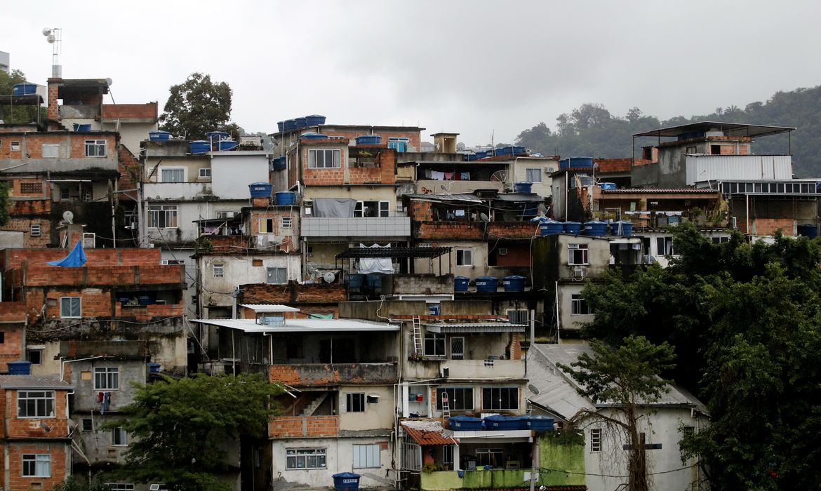 Mais da metade das pessoas nas favelas não se previne contra covid-19 Mais da metade das pessoas nas favelas não se previne contra covid-19