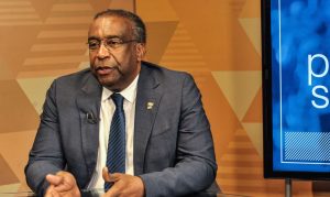 Decotelli apresenta carta de demissão ao Planalto