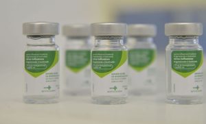 Cerca de 450 mil pessoas ainda não se vacinaram contra Influenza em Goiás