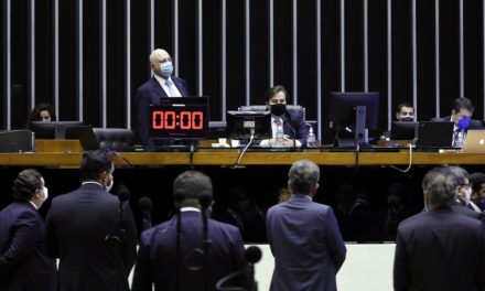 Plenário pode concluir na terça votação de MP que suspende quantidade mínima de dias letivos