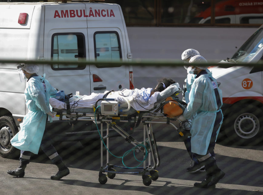 Covid-19: Brasil atinge platô, mas queda pode demorar Covid-19: Brasil atinge platô, mas queda pode demorar