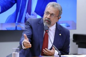 Deputados pedem urgência para projeto que obriga bilionários a emprestar dinheiro ao governo