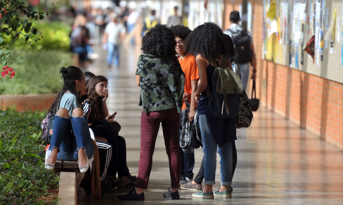 Governo de Goiás abre inscrições para 5 mil bolsas do Programa Universitário do Bem Governo de Goiás abre inscrições para 5 mil bolsas do Programa Universitário do Bem